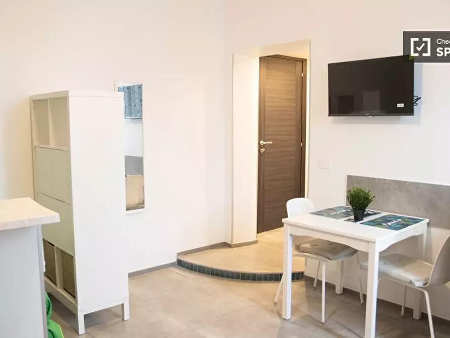 Immagine 6 di Ufficio in affitto  in Via del Forte Braschi a Roma