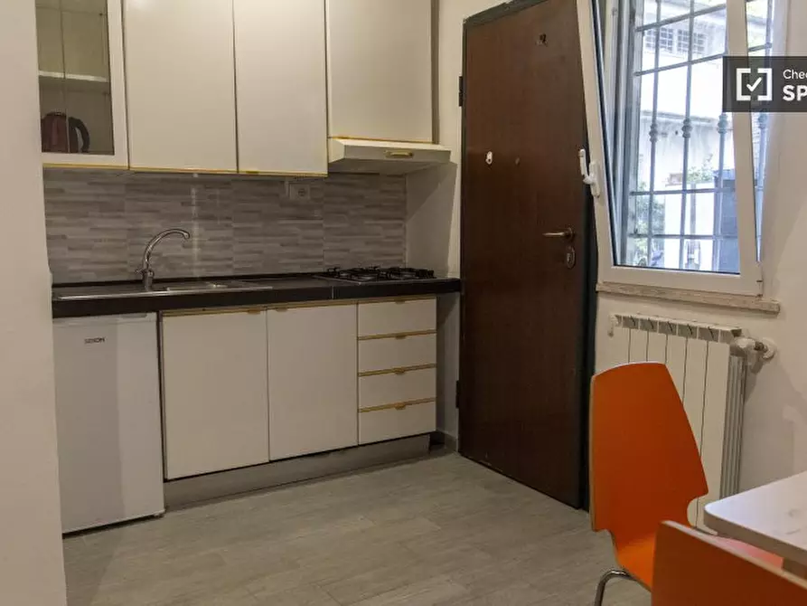 Immagine 3 di Ufficio in affitto  in Via Lardaria a Roma