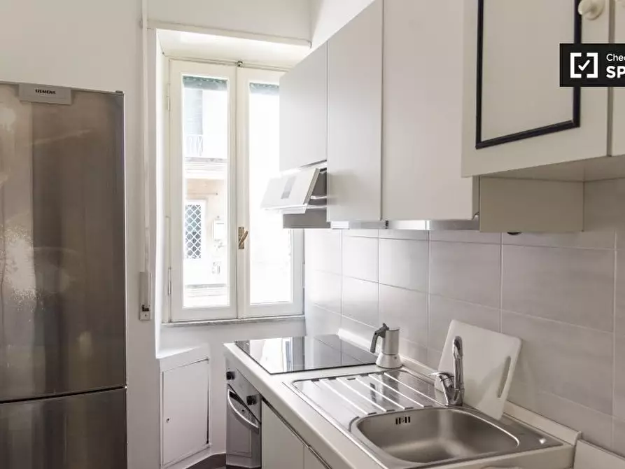 Immagine 5 di Camera condivisa in affitto  in Viale delle Provincie a Roma