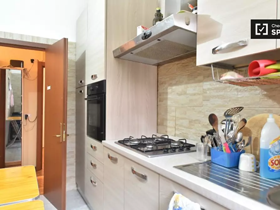 Immagine 7 di Camera condivisa in affitto  in Via Muzio Attendolo, 00176 Roma RM, Italy a Roma