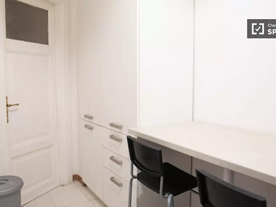 Immagine 16 di Camera condivisa in affitto  in Via Nino Oxilia a Roma