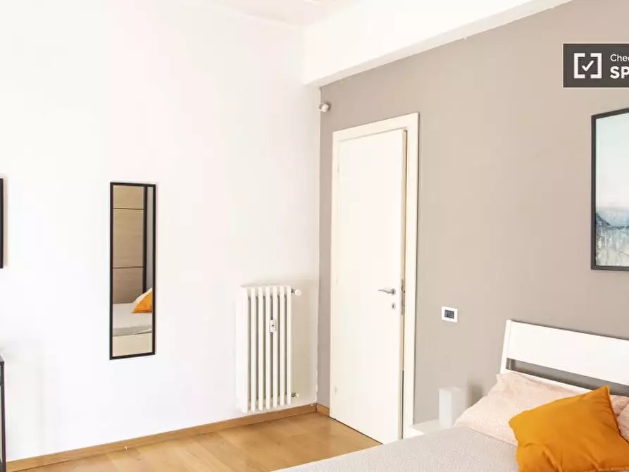 Immagine 2 di Camera condivisa in affitto  in Via Corrado Segre a Roma