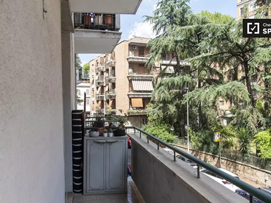 Immagine 17 di Camera condivisa in affitto  in Via Leone IX a Roma