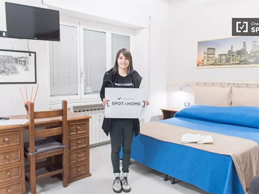 Immagine 13 di Camera condivisa in affitto  in Via Colle dei Pini a Roma