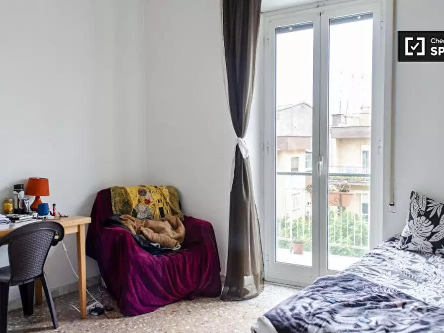 Immagine 4 di Camera condivisa in affitto  in Via Federico Ozanam a Roma