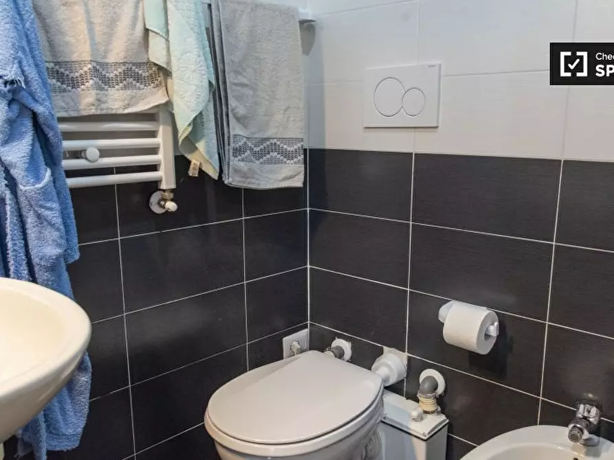 Immagine 5 di Camera condivisa in affitto  in Via Giovanni Amendola a Roma