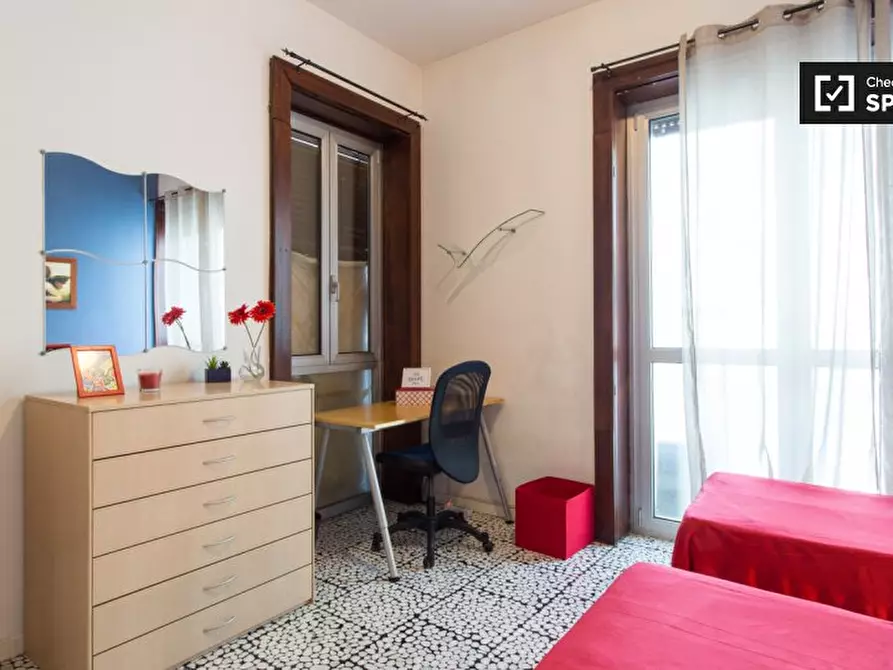Immagine 2 di Camera condivisa in affitto  in Largo Isabella d'Aragona a Milano