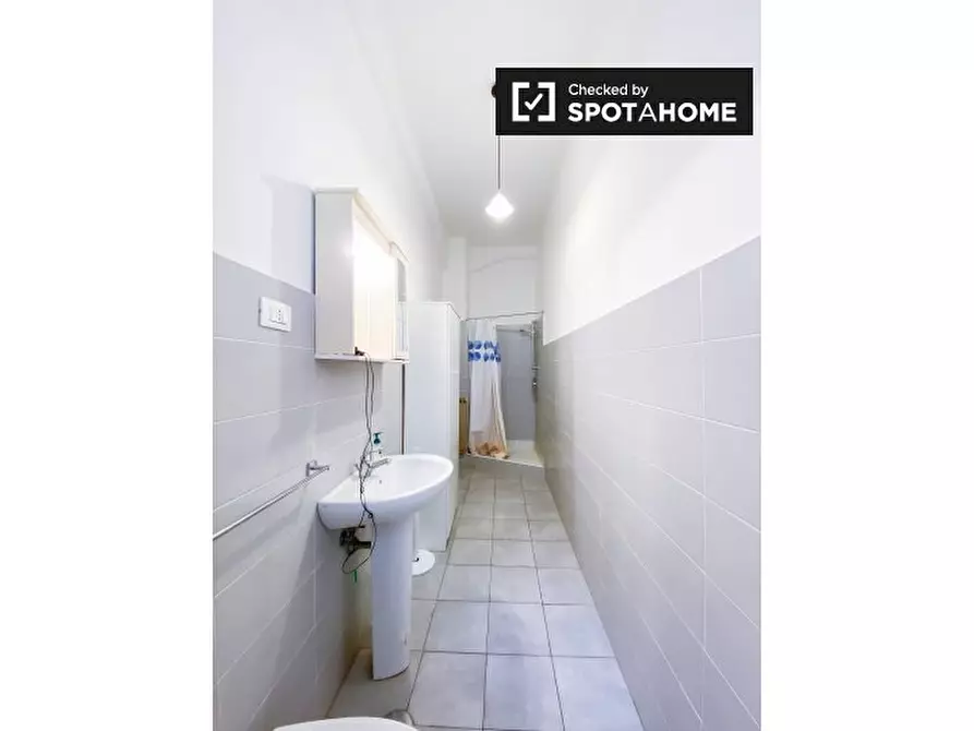 Immagine 16 di Camera condivisa in affitto  in Via Massaciuccoli a Roma