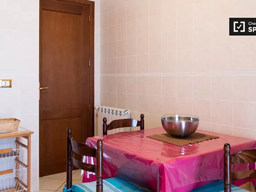 Immagine 9 di Camera condivisa in affitto  in Via Giuseppe Gregoraci a Roma