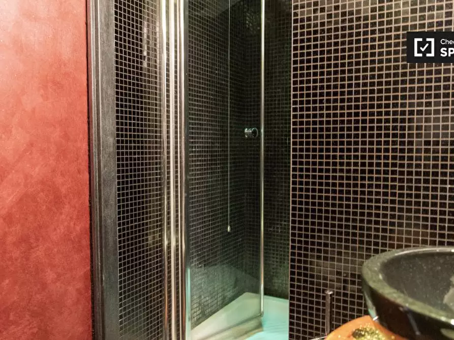 Immagine 2 di Camera condivisa in affitto  in Via dei Campi Flegrei a Roma