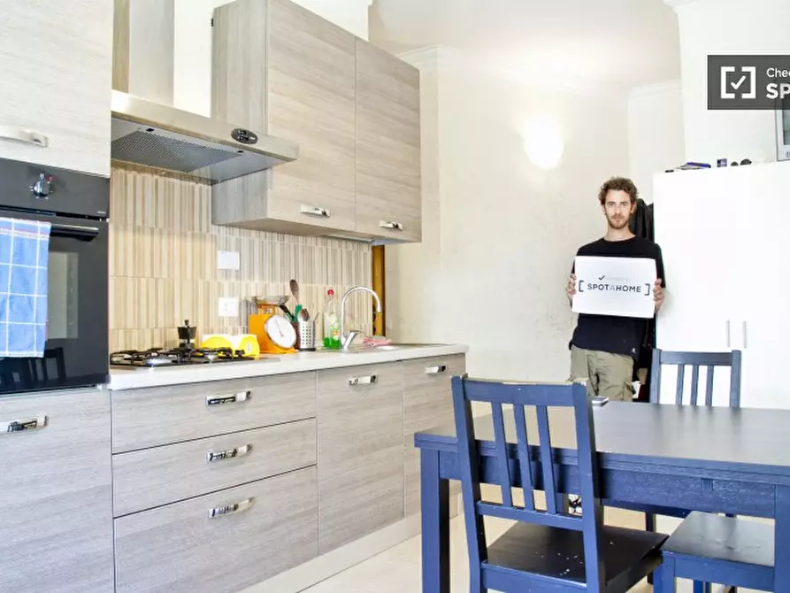 Immagine 7 di Camera condivisa in affitto  in Viale di Tor Marancia a Roma