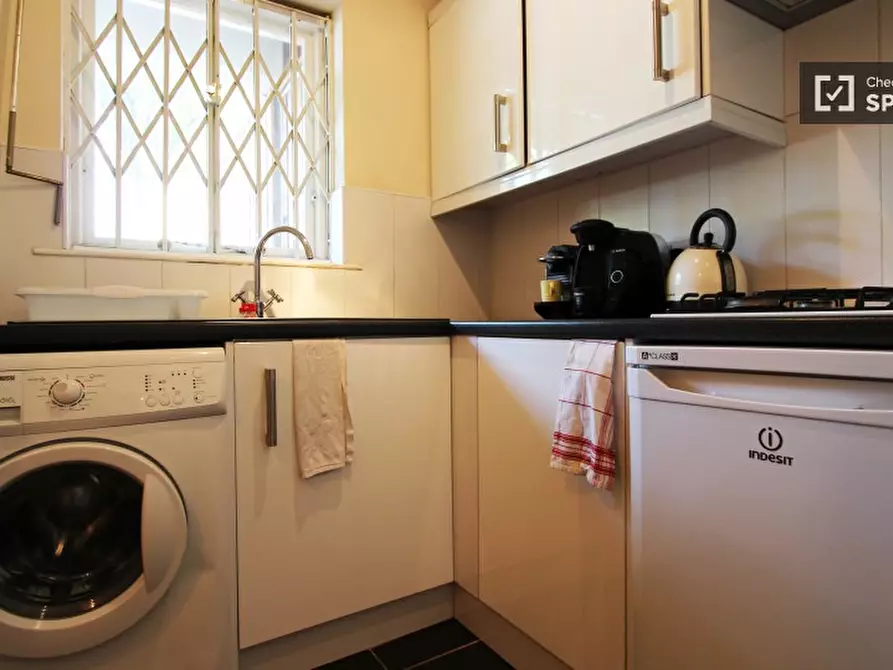 Immagine 7 di Camera condivisa in affitto  in St Marks Road a Kensington