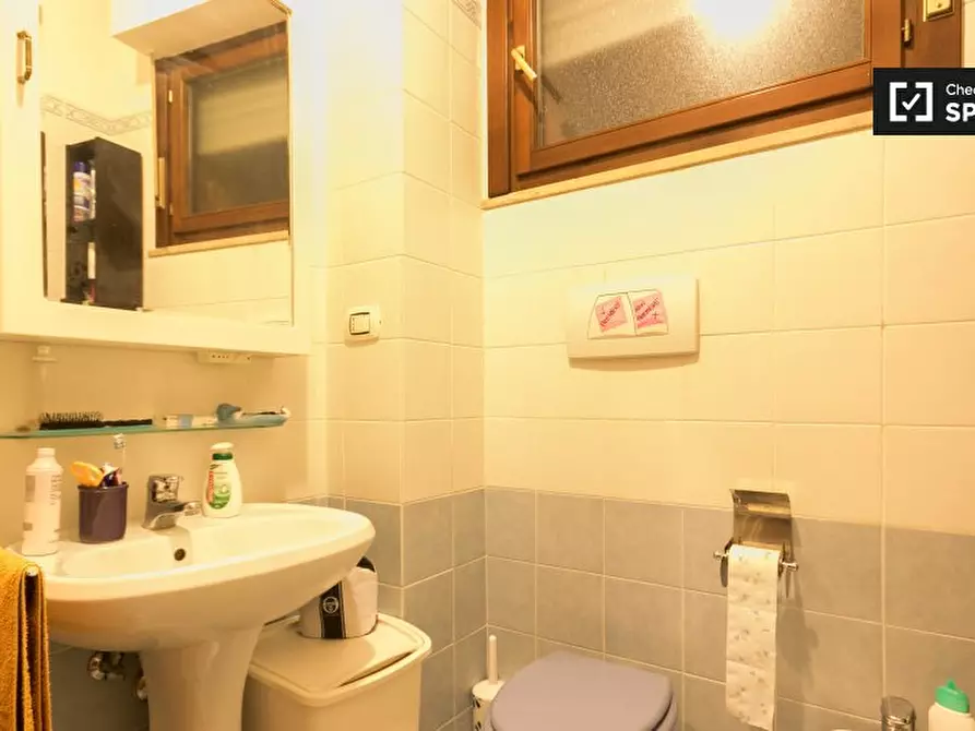 Immagine 11 di Camera condivisa in affitto  in Via Amico Aspertini a Roma