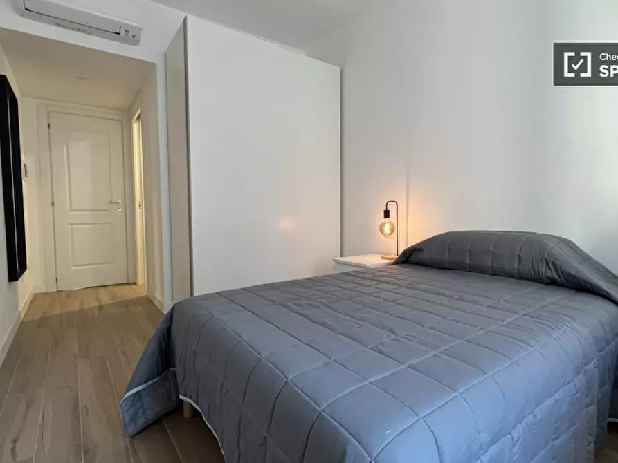 Immagine 2 di Camera condivisa in affitto  in Via Giovanni Mingazzini a Roma