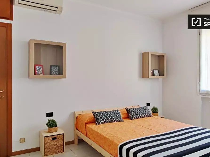 Immagine 2 di Camera condivisa in affitto  in Viale Monza a Milano