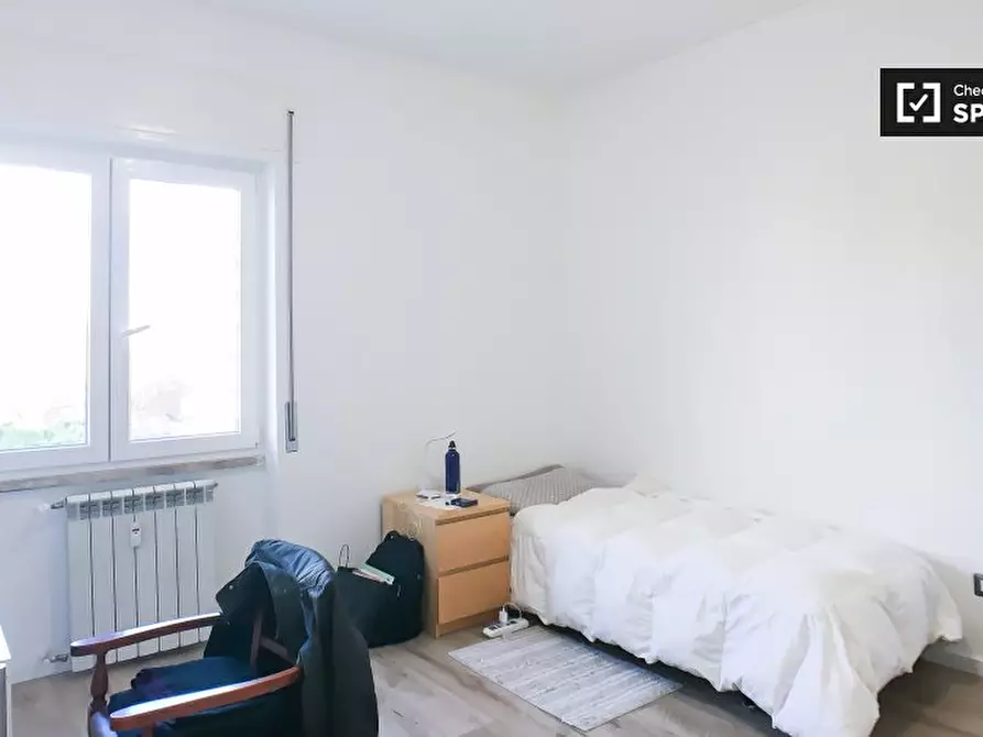 Immagine 2 di Camera condivisa in affitto  in Viale Giustiniano Imperatore a Roma
