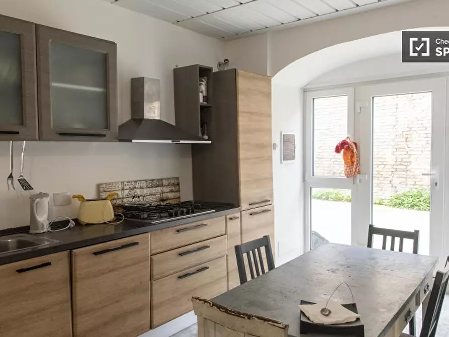 Immagine 5 di Appartamento in affitto  in Via della Marrana a Roma