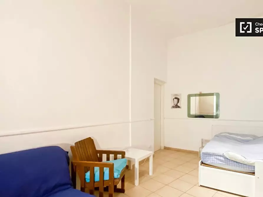 Immagine 4 di Camera condivisa in affitto  in Piazza Vittorio Emanuele II a Roma