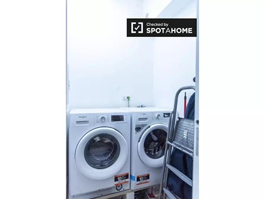 Immagine 13 di Camera condivisa in affitto  in Largo Ettore Marchiafava a Roma