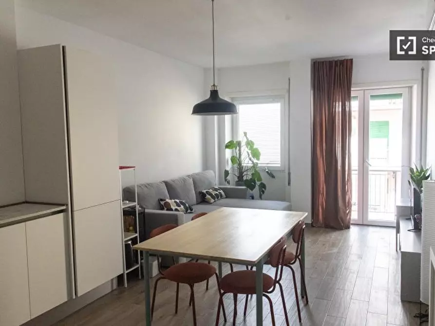 Immagine 1 di Appartamento in affitto  in Via Aulo Plauzio a Roma