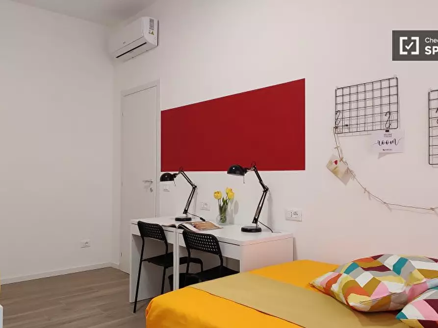 Immagine 2 di Camera condivisa in affitto  in Viale Monza a Milano