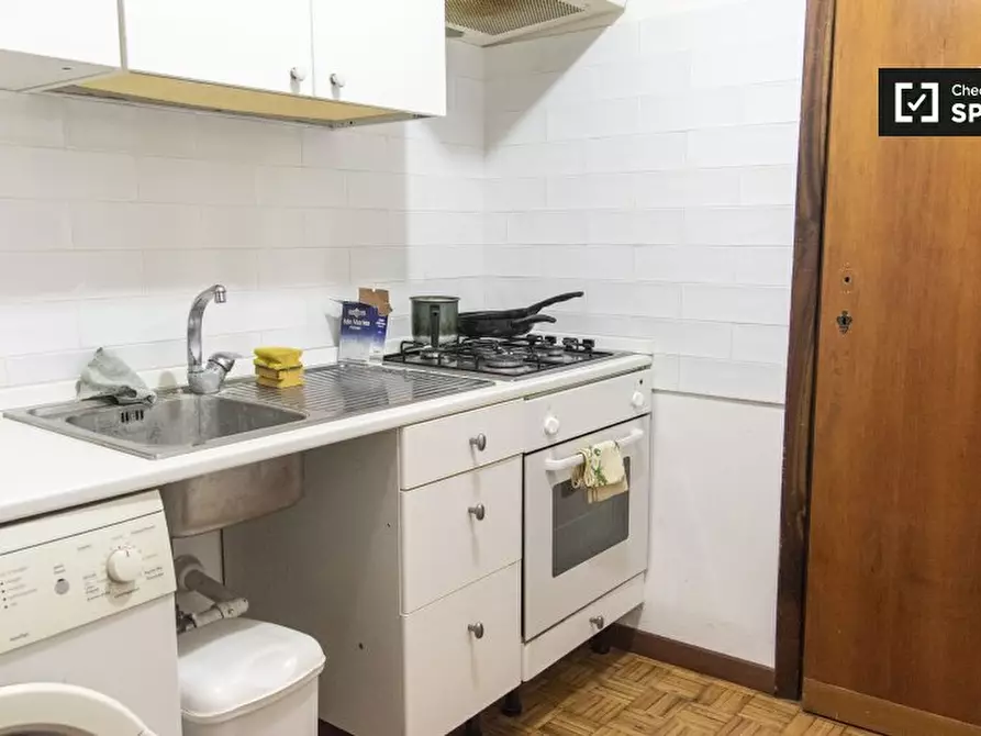 Immagine 12 di Camera condivisa in affitto  in Via Renato Simoni a Roma