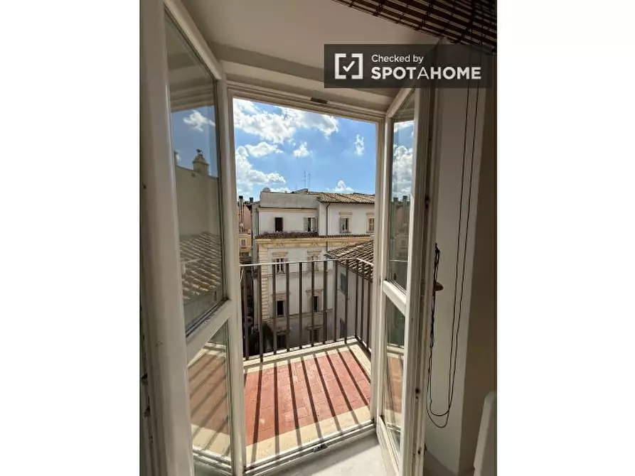 Immagine 14 di Camera condivisa in affitto  in P.za di Sant'Apollonia a Roma