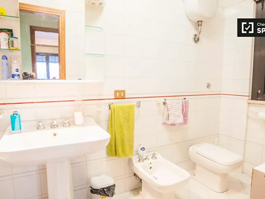 Immagine 7 di Camera condivisa in affitto  in Via Francesco Gentile a Roma