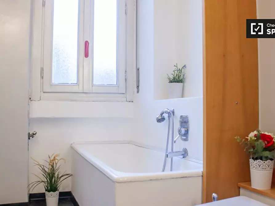 Immagine 17 di Camera condivisa in affitto  in Via Arona a Milano