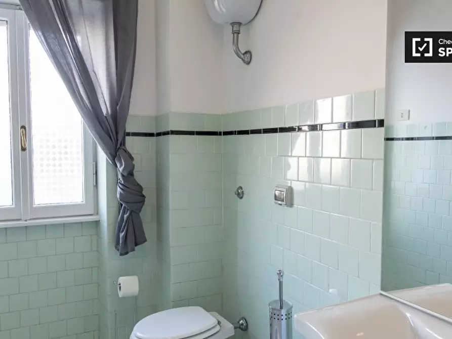 Immagine 16 di Camera condivisa in affitto  in Via Oderisi da Gubbio a Roma