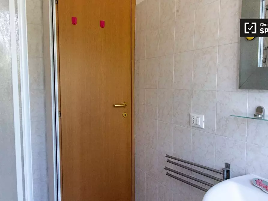 Immagine 10 di Camera condivisa in affitto  in Via Portuense a Roma