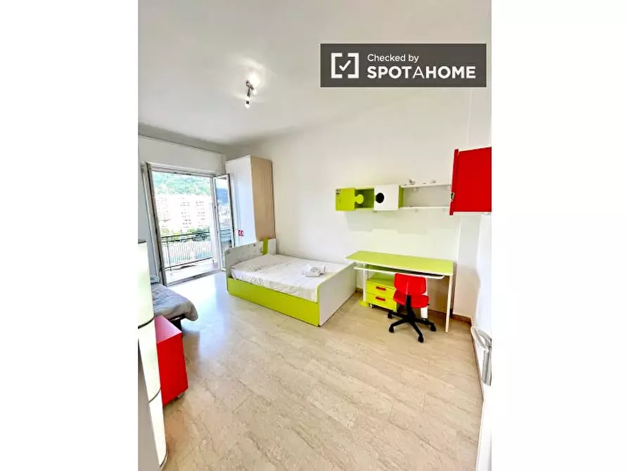 Immagine 1 di Camera condivisa in affitto  in Via Carmelo Onorato a Genova