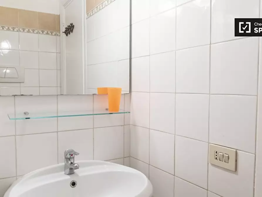 Immagine 9 di Camera condivisa in affitto  in Via Salvatore di Giacomo a Roma