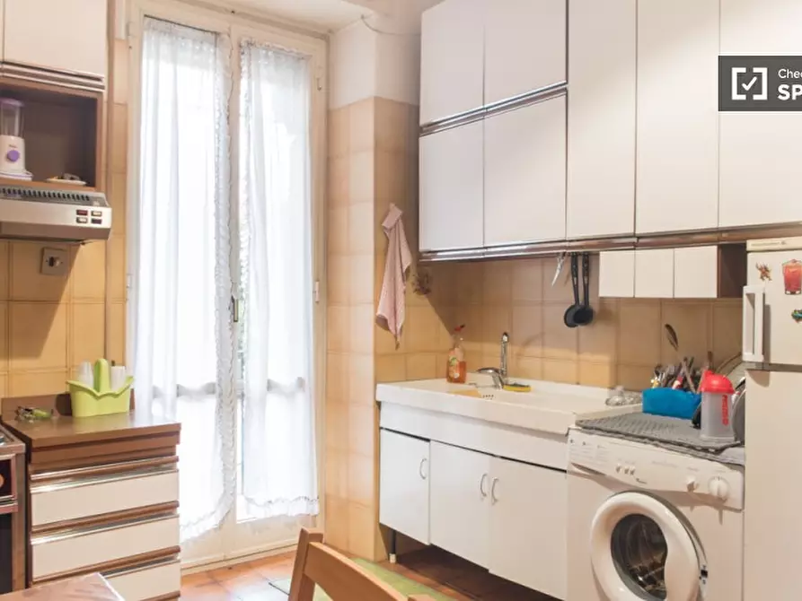 Immagine 8 di Camera condivisa in affitto  in Via Satrico a Roma