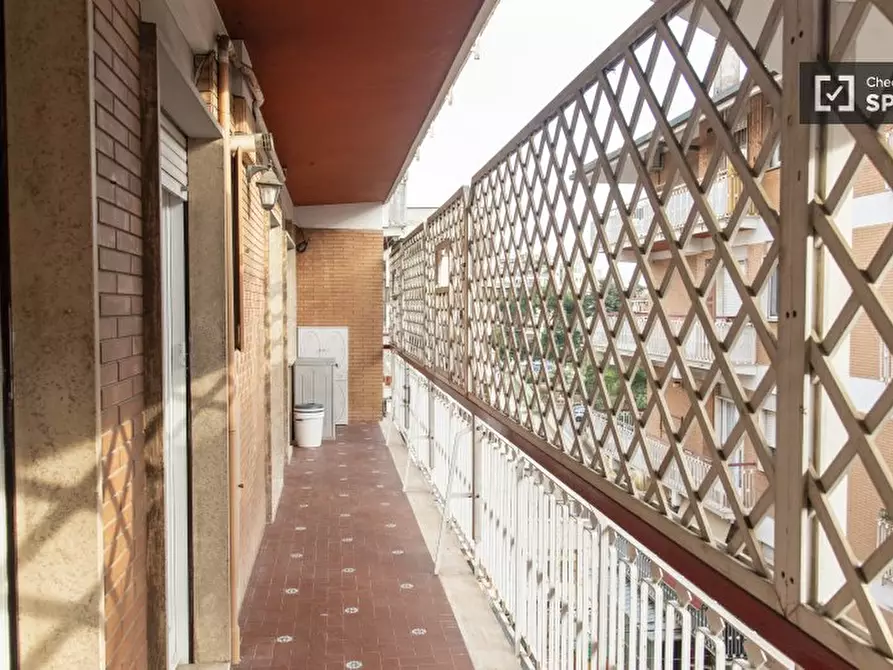 Immagine 18 di Camera condivisa in affitto  in Via Antonino Pio a Roma
