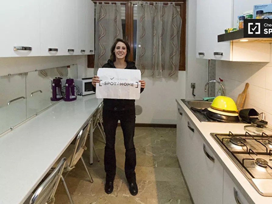 Immagine 8 di Camera condivisa in affitto  in Via Perugino a Milano