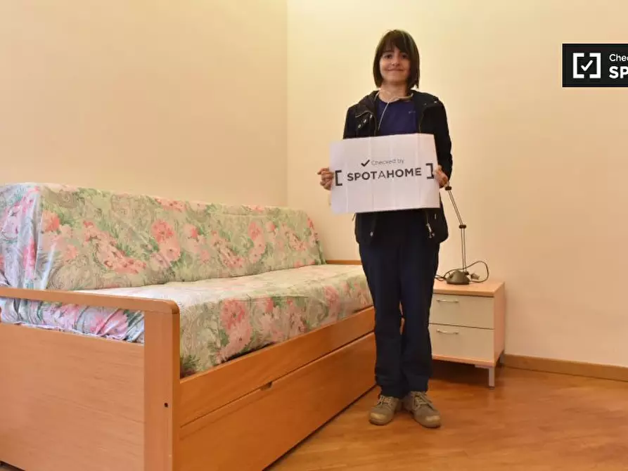 Immagine 3 di Camera condivisa in affitto  in Via Filippo Turati a Roma
