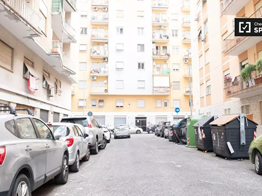 Immagine 19 di Camera condivisa in affitto  in Via Venzone a Roma