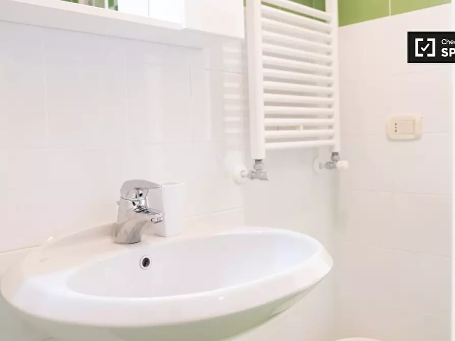 Immagine 6 di Camera condivisa in affitto  in Via dei Giovi a Roma