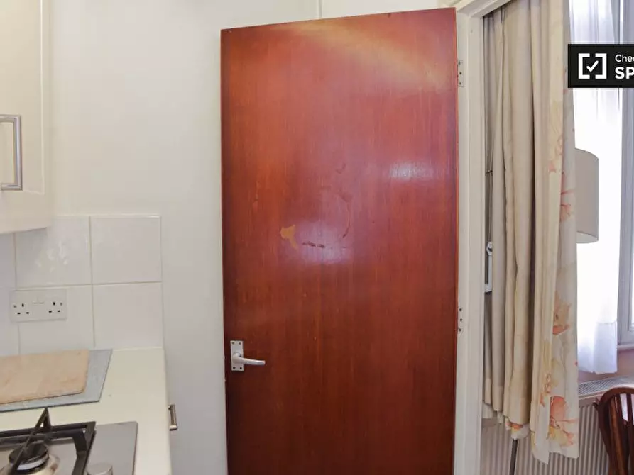 Immagine 10 di Ufficio in affitto  in GF St Anns Villas a Kensington