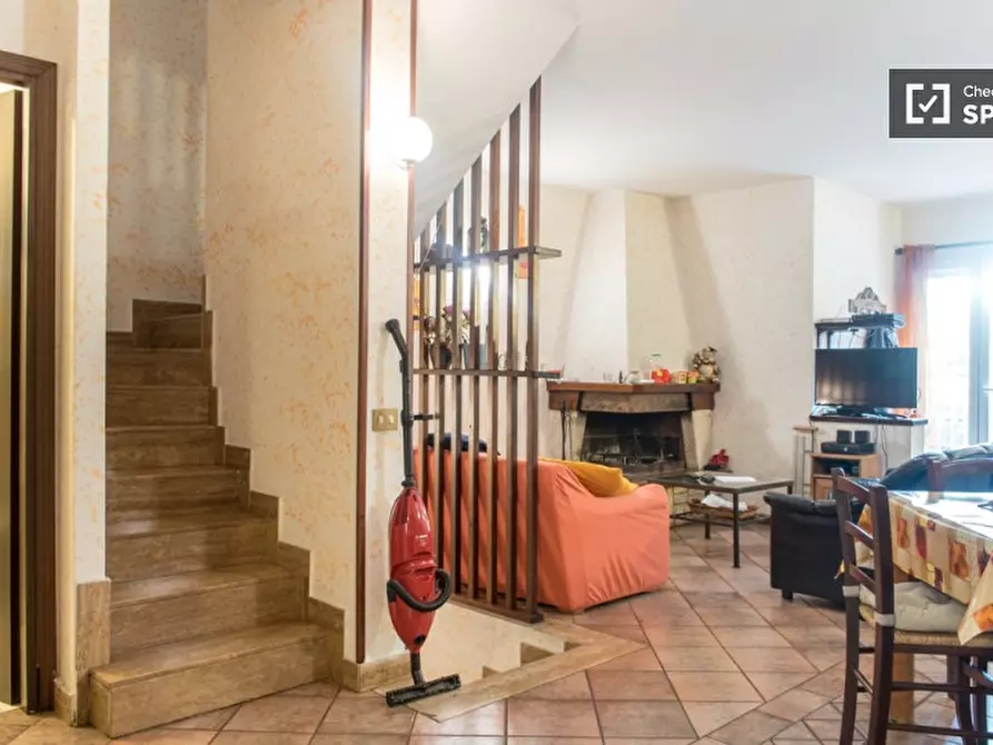 Immagine 7 di Camera condivisa in affitto  in Via dei Macarani a Roma