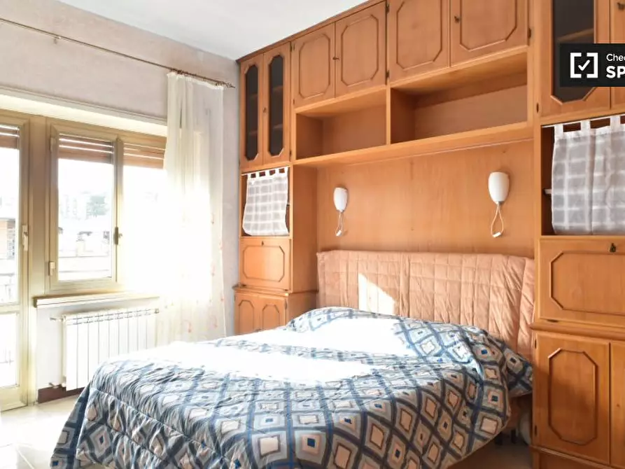 Immagine 4 di Camera condivisa in affitto  in Via Caprese a Roma