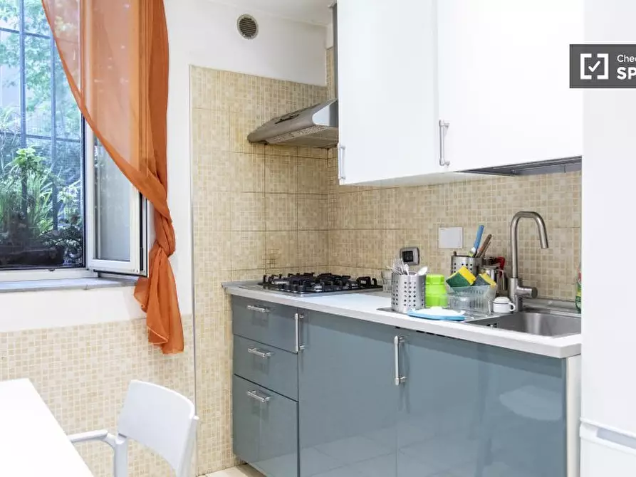 Immagine 5 di Camera condivisa in affitto  in Via Agri a Roma