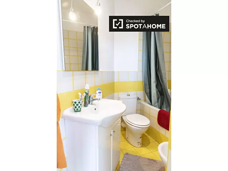 Immagine 2 di Camera condivisa in affitto  in Viale Regina Margherita a Roma