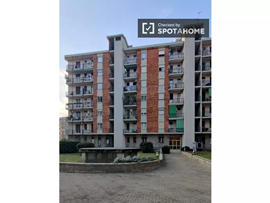 Immagine 16 di Camera condivisa in affitto  in Viale Sarca a Milano