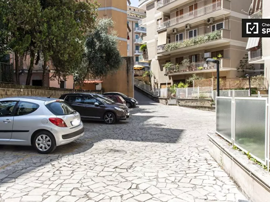 Immagine 16 di Camera condivisa in affitto  in Via Aurelia a Roma