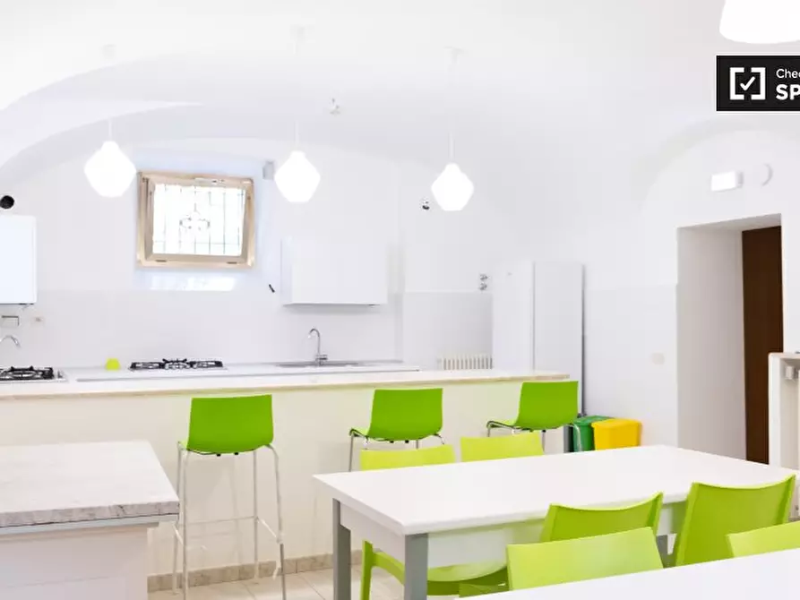 Immagine 8 di Camera condivisa in affitto  in Via dei Giovi a Roma