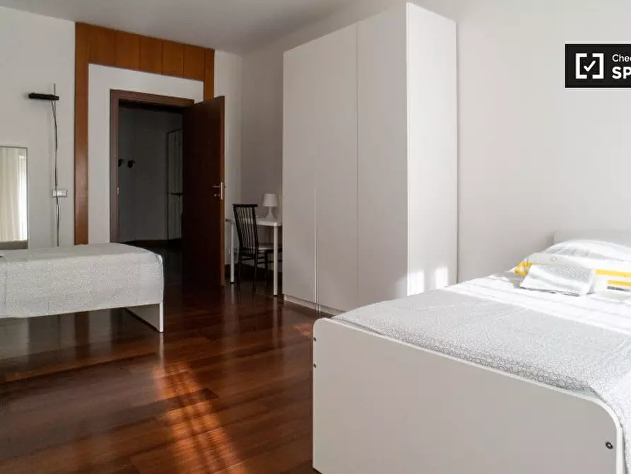 Immagine 2 di Camera condivisa in affitto  in Via Francesco dall'Ongaro a Milano