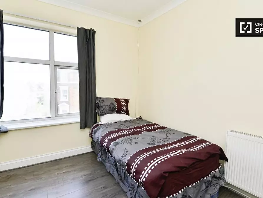Immagine 18 di Camera condivisa in affitto  in Kilburn High Road a Camden Town