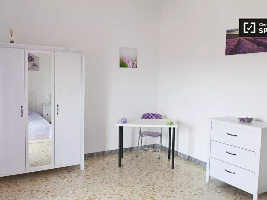 Immagine 2 di Camera condivisa in affitto  in Via della Massimilla a Roma